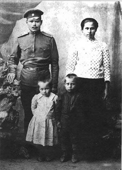 Little Sasha Kibalnikov with his parents and sister. 1918