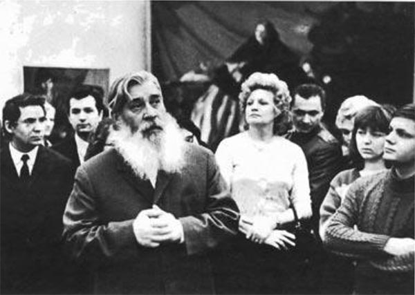 At an art show with the audience. Moscow, the late 1970s